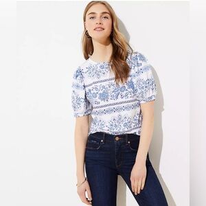 🥿👜 LOFT Garden Puff Sleeve Cropped Statement Tee Size Small Blue White Floral 👜🥿